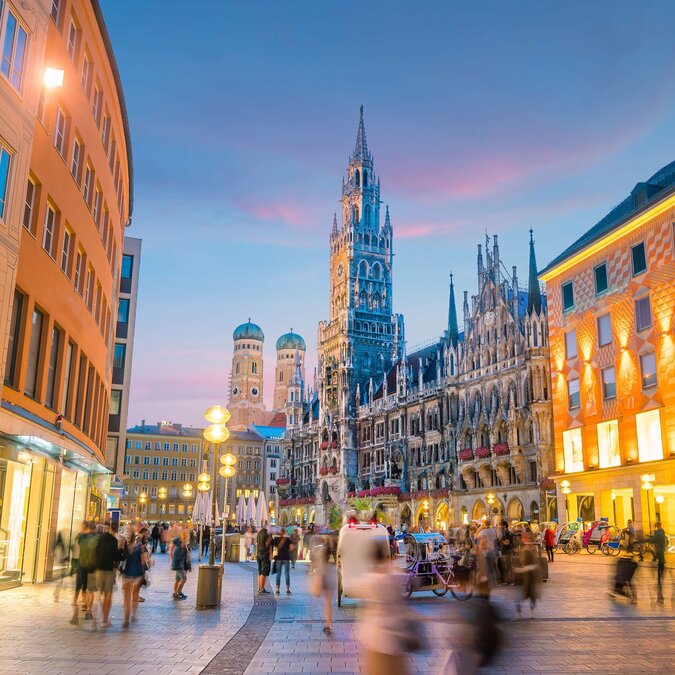 Munich skyline with Marienplatz town hall | © Shutterstock 1476963884