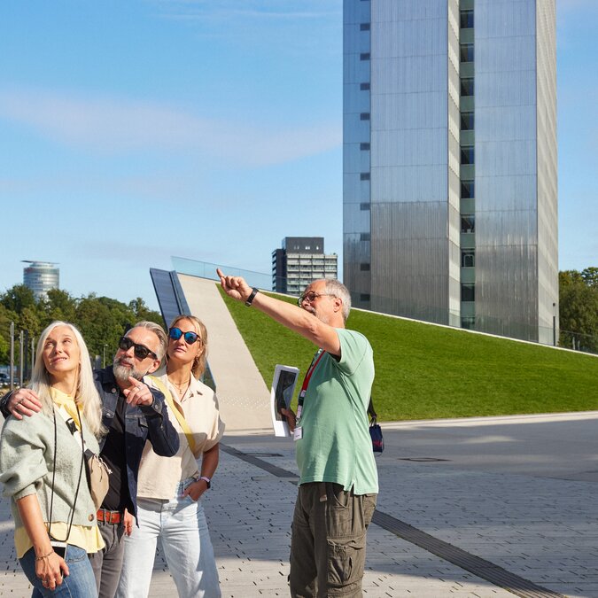 People in Düsseldorf on a city tour | © Düsseldorf Tourismus GmbH, Foto: Sabrina Weniger