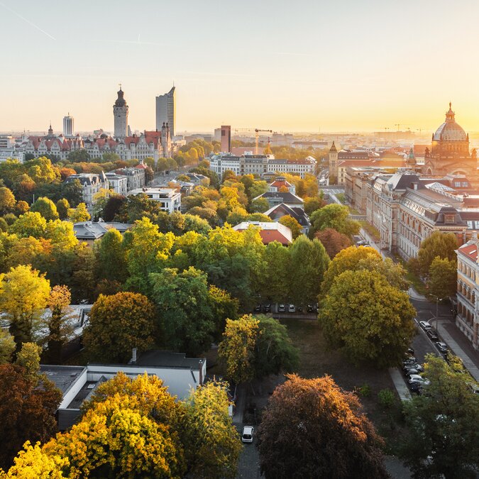Panoramic view of the Leipzig skyline with parks, historic buildings, and evening light. | © Philipp Kirschner | Leipzig Travel