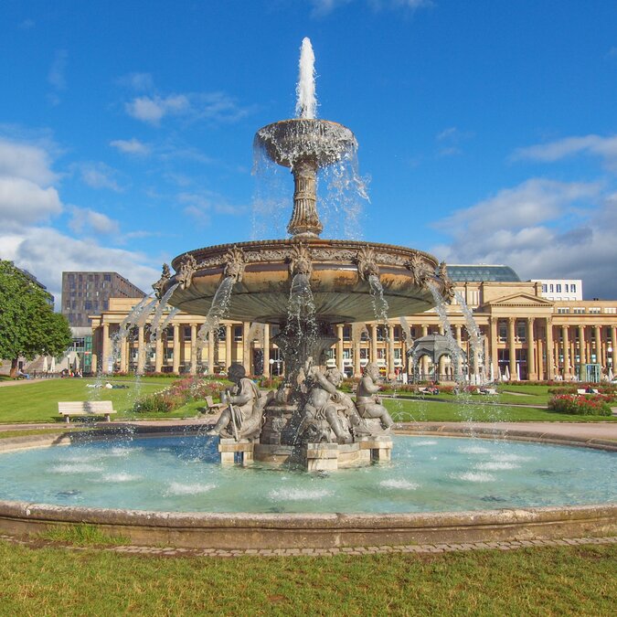 La Schlossplatz (place du château) à Stuttgart | © Shutterstock 125916494