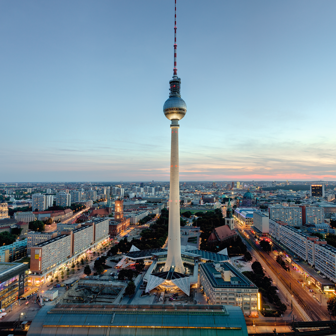 Television tower in Berlin at dusk | © visitBerlin / Wolfgang Scholvien