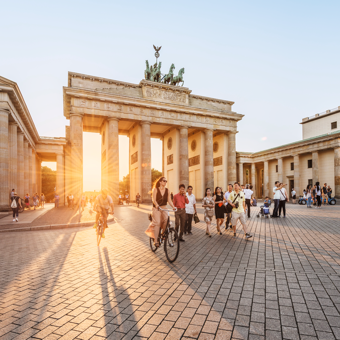 Brandenburg Gate | © visitBerlin / Dagmar Schwelle Square in front of the Brandenburg Gate with the gate in the background | © visitBerlin / Dagmar Schwelle
