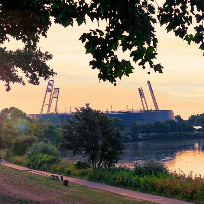 The football stadium in Bremen at the Osterdeich at dawn where the Weser makes a big bow | © shutterstock / 1159903330