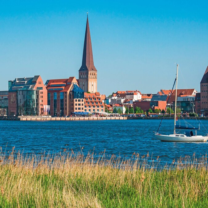 View across the River Warnow towards Rostock | © Shutterstock 525921883