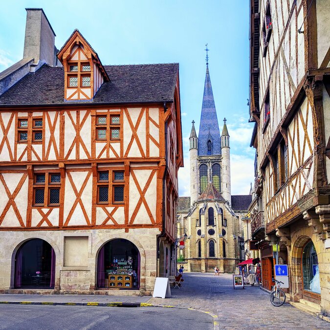 Tower of Notre-Dame church in Dijon | © Shutterstock 387775132