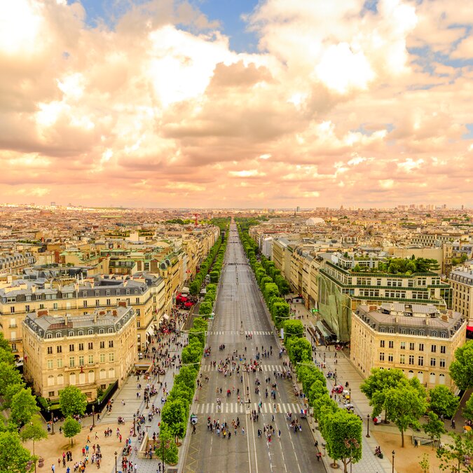 Aerial view of the Paris skyline from the Arc de Triomphe at sunset. Arc de Triomphe at Place Charles de Gaulle with car-free Avenue Champs Elysees | © Shutterstock 1947099166
