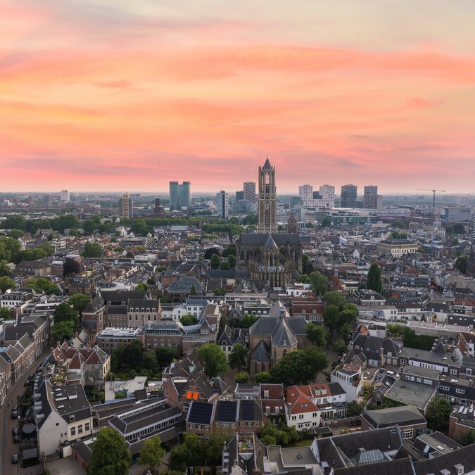 Utrecht old town with cathedral at sunset from above | © shutterstock / 2647699161