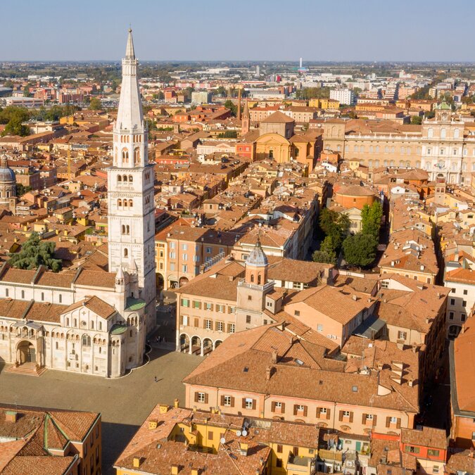 Aerial view of Modena Cathedral and Torre della Ghirlandina, Emilia Romagna | © Shutterstock 2377131877