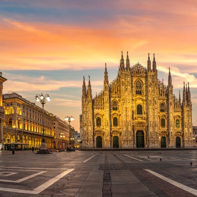 Milan Cathedral at sunrise | © shutterstock 2450601919