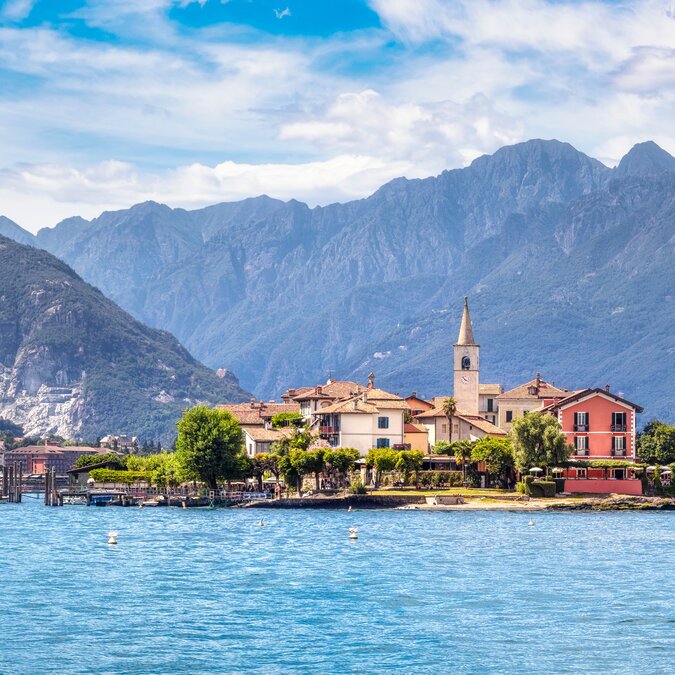 Isola dei Pescatori, historic fishing island on Lake Maggiore, Borromean Islands, Stresa, Piedmont region, Italy, Europe | © shutterstock / 1575641533