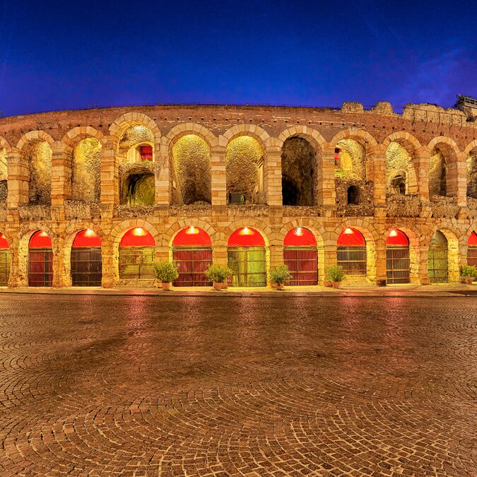 Roman Arena in Verona by night | © Shutterstock 618845420