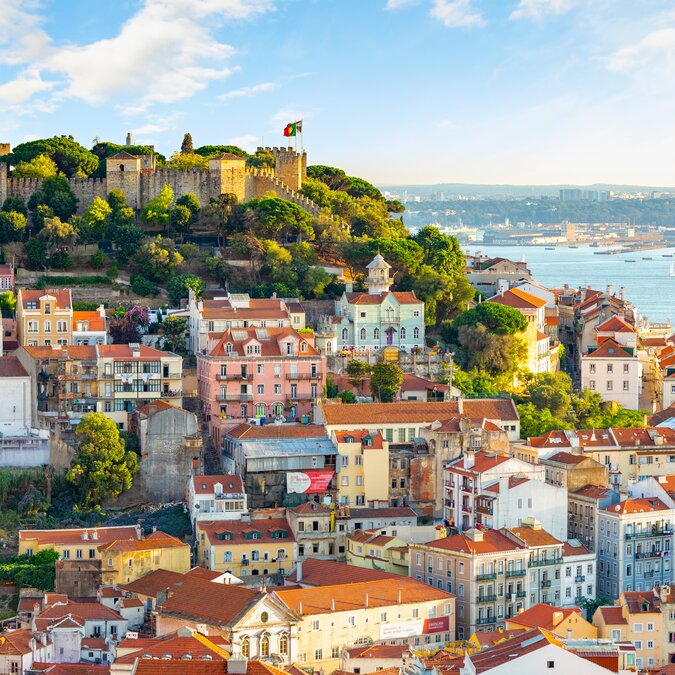 Castelo de São Jorge über Lissabon | © shutterstock_2631415901