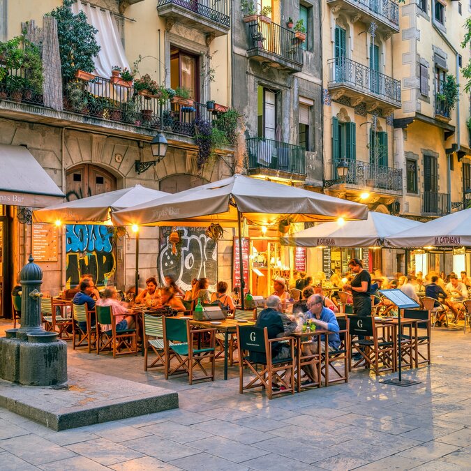 Café in Barcelona | © shutterstock_2395767285