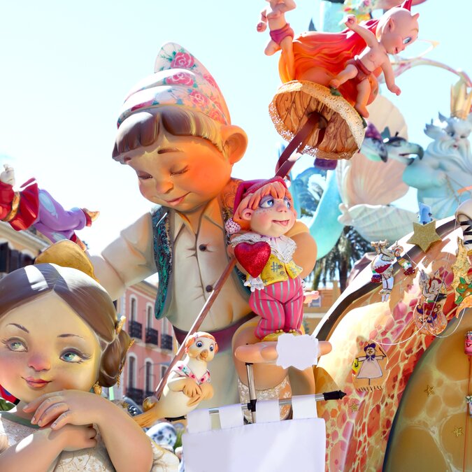 Ninots auf der Fallas in Valencia | © shutterstock_76697395